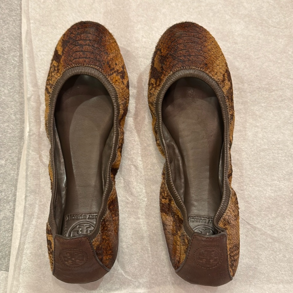 Tory Burch Eddie Flat, Brown Snakeprint Haircalf, Size 9